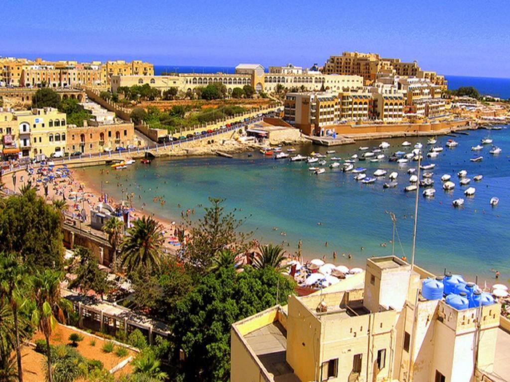 Deluxe Apartment With Valletta And Harbour Views Sliema Bagian luar foto