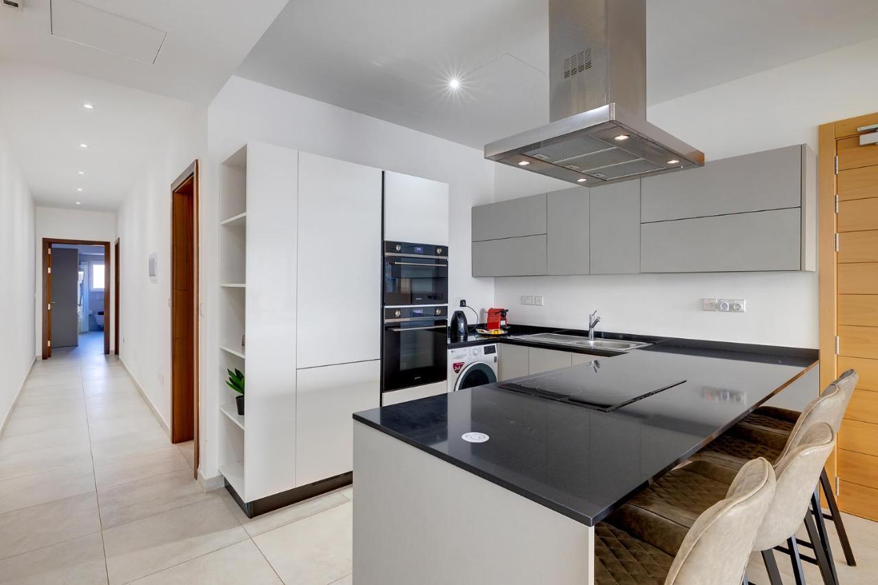Deluxe Apartment With Valletta And Harbour Views Sliema Bagian luar foto